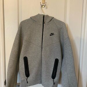 NWOT authentic Nike  tech fleece hoodie/ zip up grey men size small 4th gen